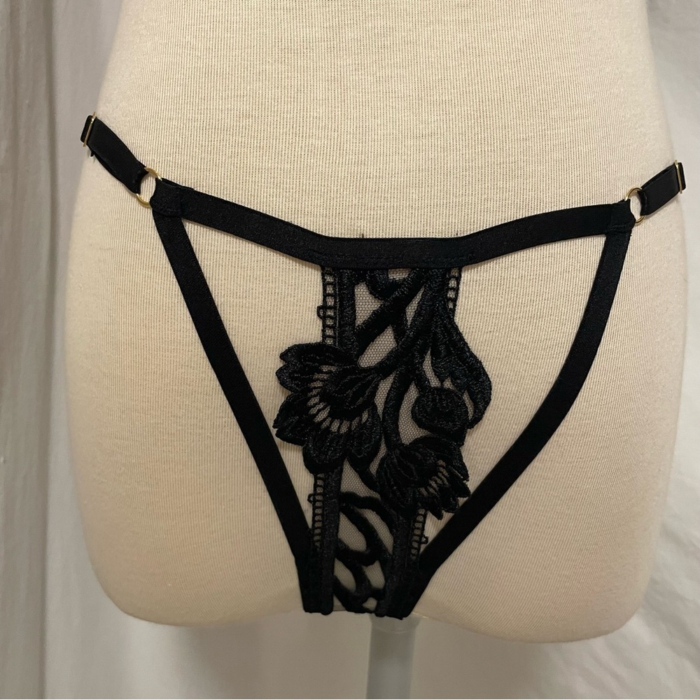 Victoria’s Secret Very Sexy Strappy Floral Lace Balconet Caged Bra Set (34D) - Picture 7 of 11